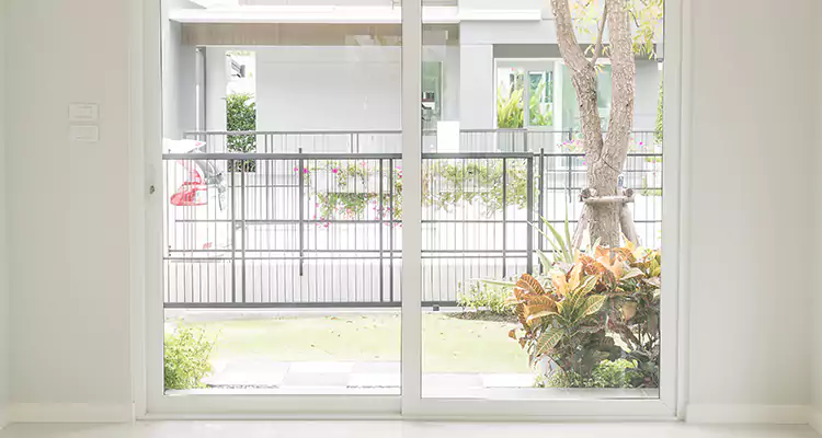 Balcony Screen Door Repair in Plant City, FL