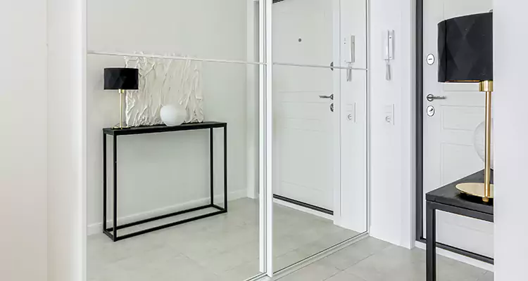 Mirrored Bifold Closet Doors Repair in Plant City, FL