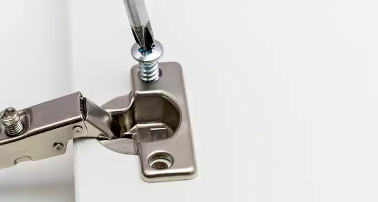 Screen Door Hinge Repair in Plant City, FL