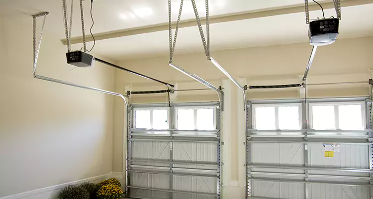 Residential Emergency Garage Door Repair in Plant City, FL