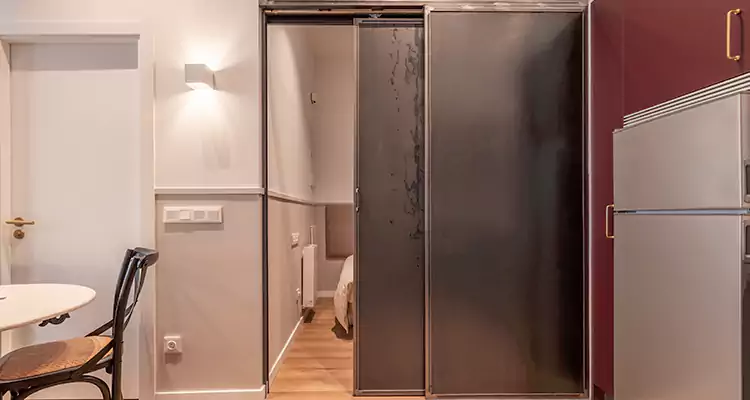 We Fix Closet Sliding Door in Plant City, FL