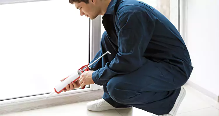 Window Glass Caulk Repair in Plant City, FL