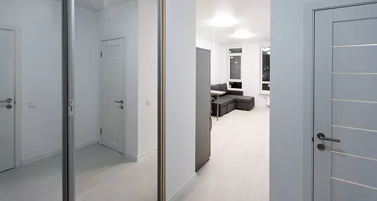 Modern Mirrored Closet Doors Repair in Plant City, FL